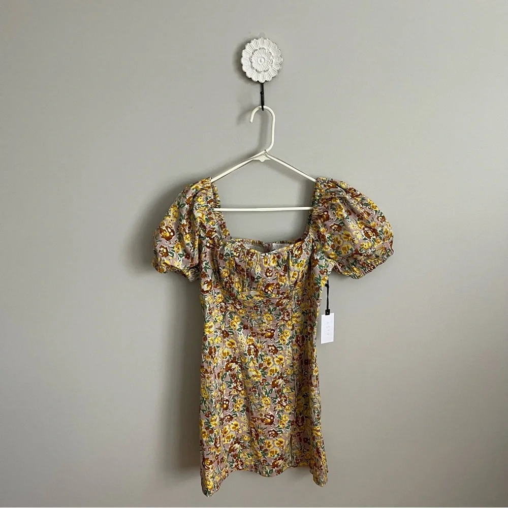 NWT ASTR The Label Wendy Women’s Floral Puff Sleeve Dress Yellow Medium